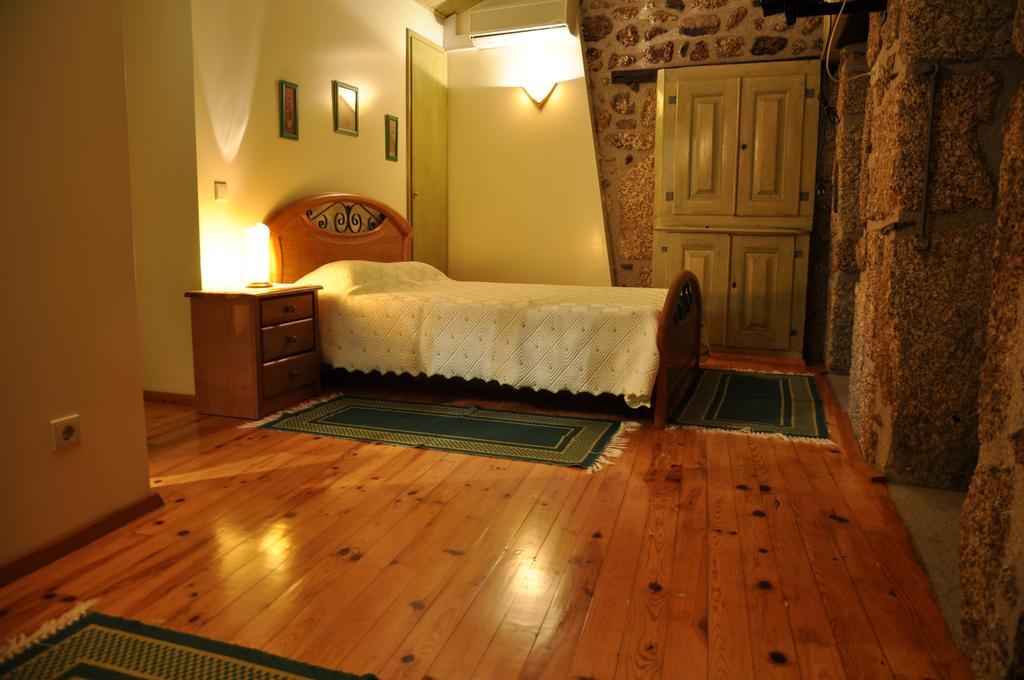 Casa Do Meio Da Vila Loriga Zimmer foto