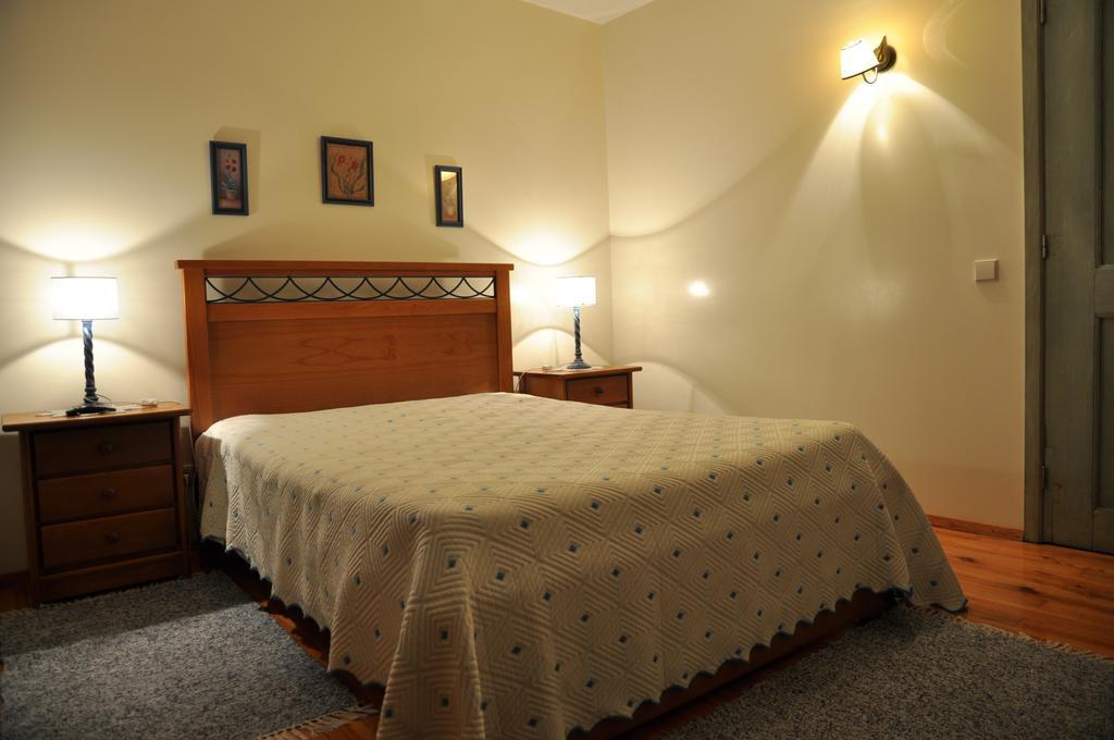 Casa Do Meio Da Vila Loriga Zimmer foto